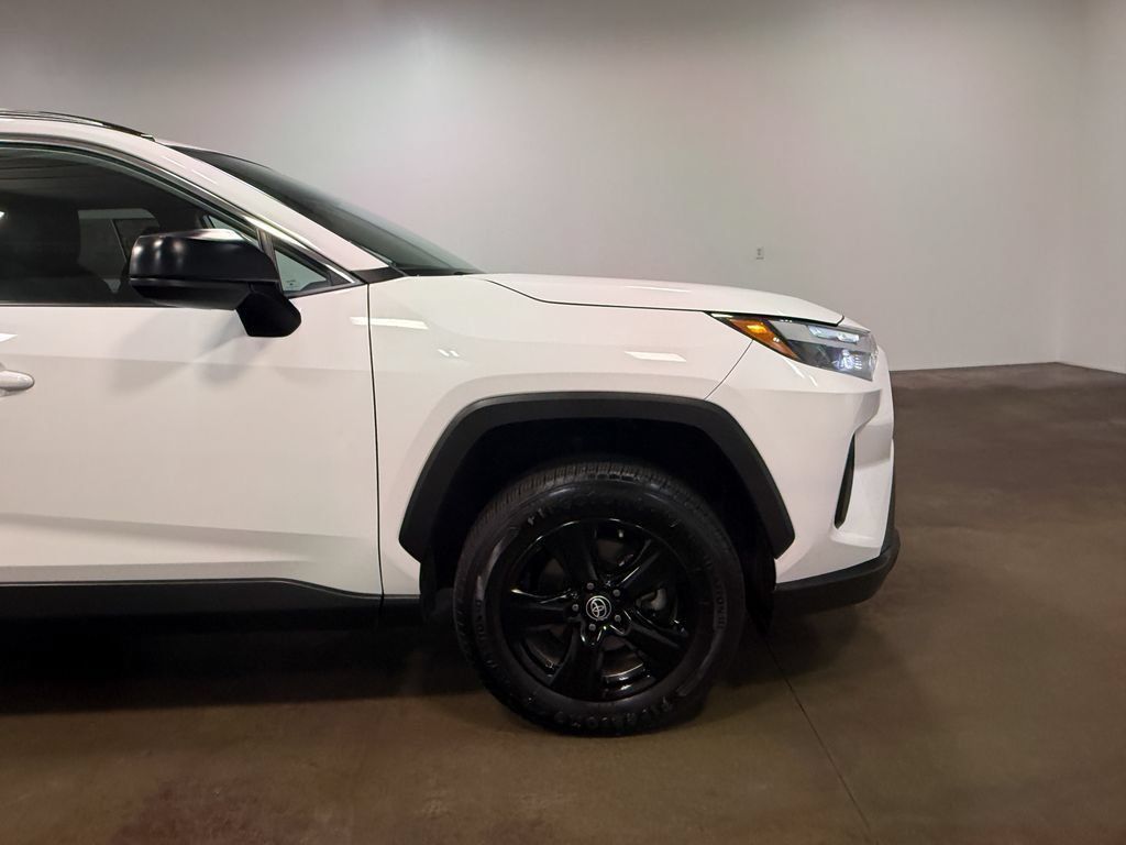 Used 2023 Toyota RAV4 LE AWD/4WD image 31