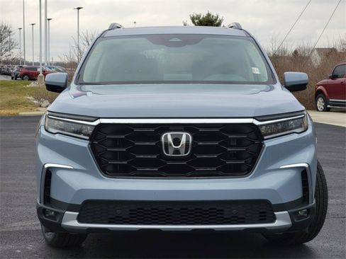 New 2025 Honda Pilot Touring image 2