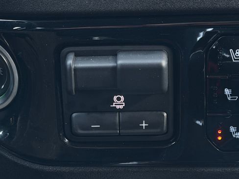 Used 2025 Chevrolet Silverado 1500 LTZ w/ LTZ Convenience Package II image 25