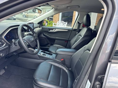 Used 2022 Ford Escape SEL w/ Technology Package FWD image 16