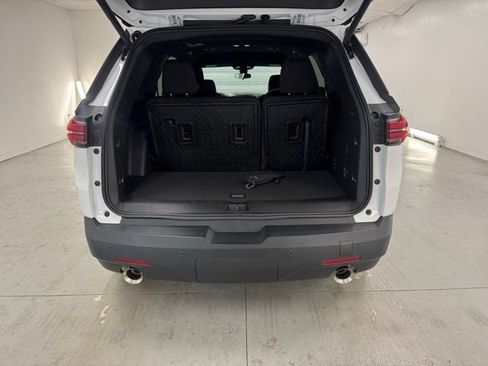 Used 2022 Chevrolet Traverse LT image 7