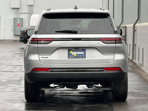 New 2025 Jeep Grand Cherokee 4WD image 5