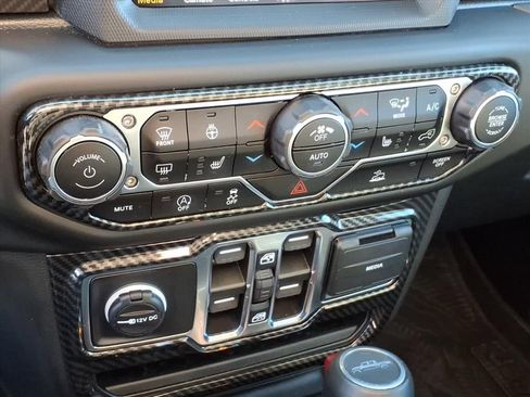 Used 2023 Jeep Gladiator Overland w/ Cold Weather Group image 25