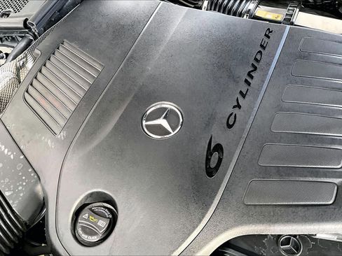 Used 2022 Mercedes-Benz S 500 4MATIC w/ AMG Line Package image 32