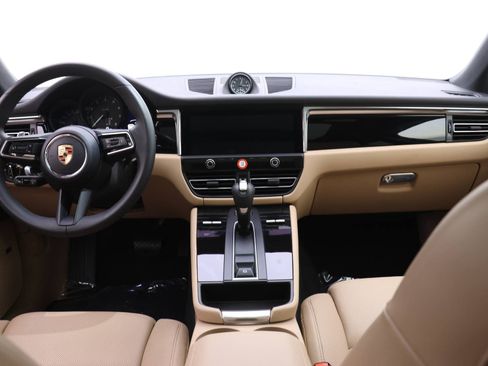 Used 2025 Porsche Macan image 18
