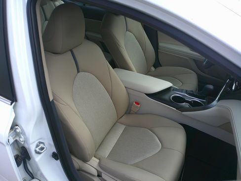 Used 2023 Toyota Camry LE image 34