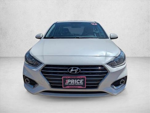 Used 2022 Hyundai Accent SEL FWD image 2