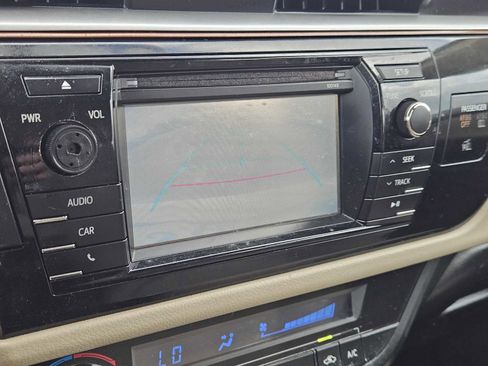 Used 2014 Toyota Corolla LE image 18