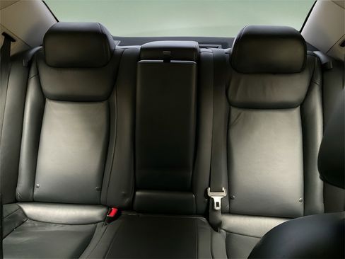 Used 2017 Chrysler 300 Limited image 12