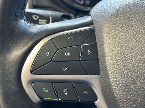 Used 2019 Jeep Grand Cherokee Limited image 25