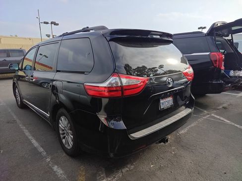 Used 2015 Toyota Sienna XLE Premium FWD image 4