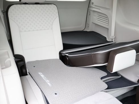 New 2026 GMC Acadia Denali w/ Super Cruise Package image 15