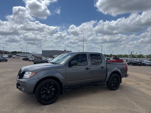 Used 2020 Nissan Frontier SV w/ Midnight Edition Floor Mats image 12