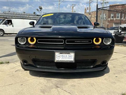 Used 2019 Dodge Challenger SXT AWD/4WD image 2