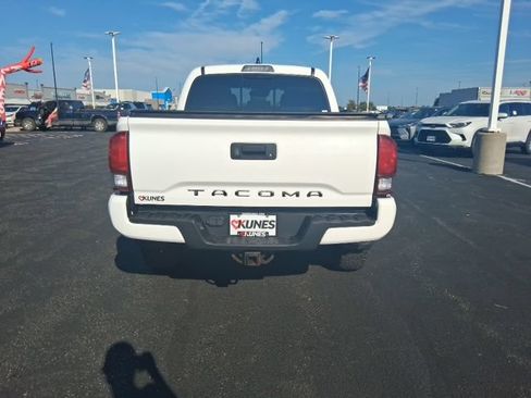 Used 2020 Toyota Tacoma SR AWD/4WD image 10