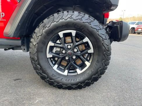 Used 2025 Jeep Wrangler Unlimited Rubicon AWD/4WD image 33