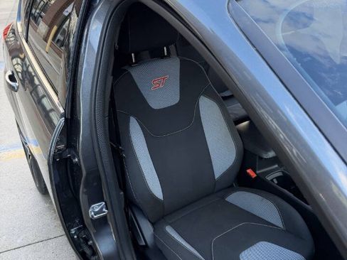 Used 2018 Ford Focus ST image 23