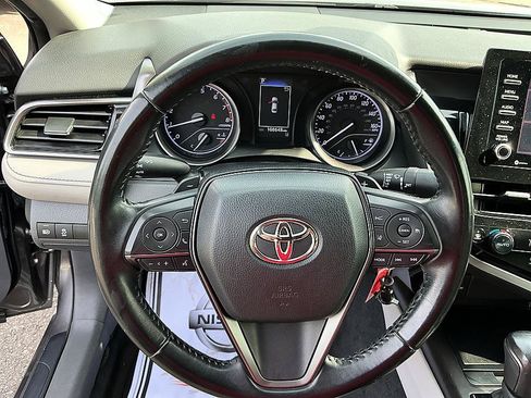 Used 2022 Toyota Camry SE FWD image 14