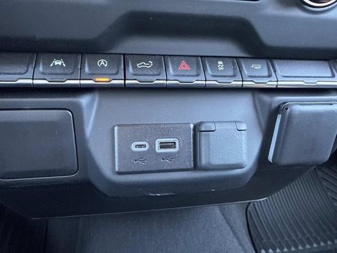 Certified 2023 Chevrolet Silverado 1500 Custom image 28