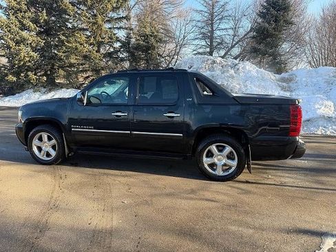 Used 2010 Chevrolet Avalanche LTZ image 2