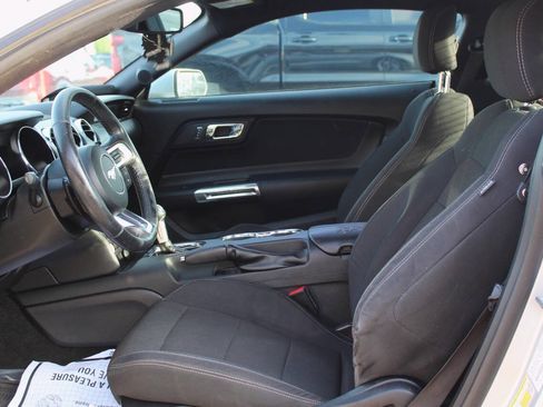 Used 2017 Ford Mustang Coupe RWD image 12
