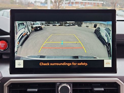 Used 2025 Toyota Tacoma TRD Off-Road image 18