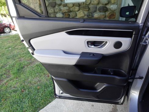 Certified 2025 Honda Pilot Touring image 25