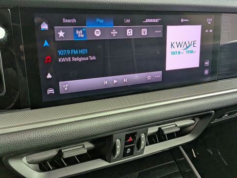 Certified 2025 Porsche Cayenne AWD/4WD image 17