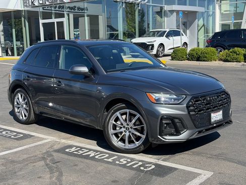Used 2023 Audi Q5 e Premium Plus w/ Premium Plus Package AWD/4WD image 3