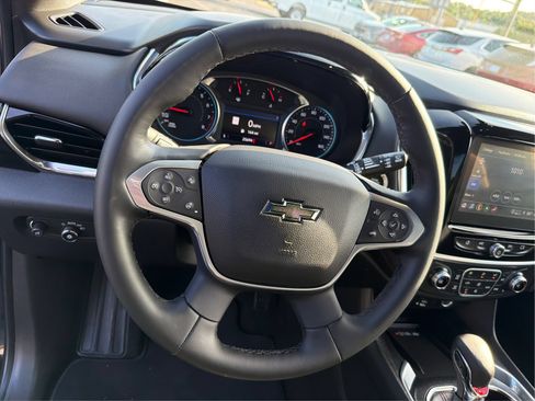 Used 2023 Chevrolet Traverse RS AWD/4WD image 18