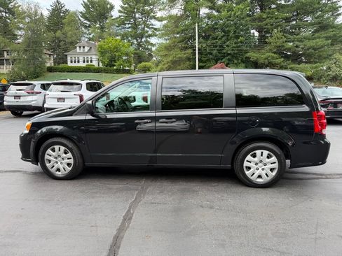Used 2019 Dodge Grand Caravan SE FWD image 16