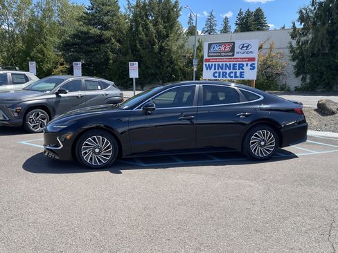 Certified 2023 Hyundai Sonata Limited FWD image 2