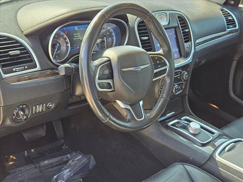 Used 2022 Chrysler 300 Touring L w/ Comfort Group RWD image 10