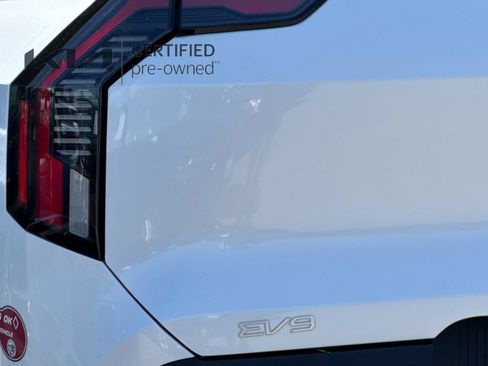 Certified 2024 Kia EV9 Light Long Range RWD image 27