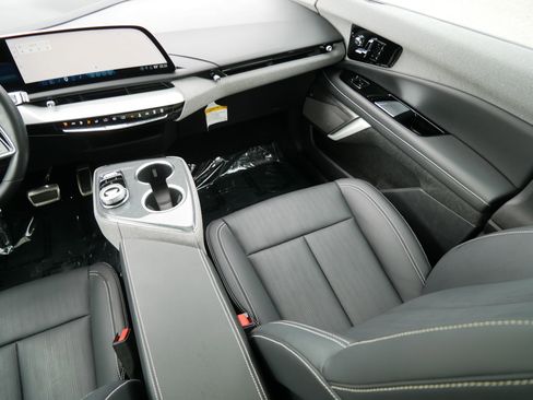 Certified 2025 Cadillac Optiq Sport 2 w/ LPO, Floor Liner Package AWD/4WD image 11