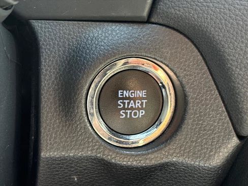 Used 2021 Toyota RAV4 XLE w/ Convenience Package FWD image 18