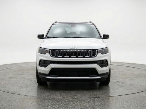Used 2025 Jeep Compass Limited AWD/4WD image 2