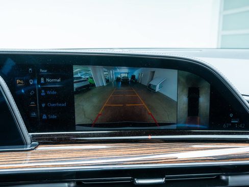 Used 2024 Cadillac Escalade Premium Luxury AWD/4WD image 14