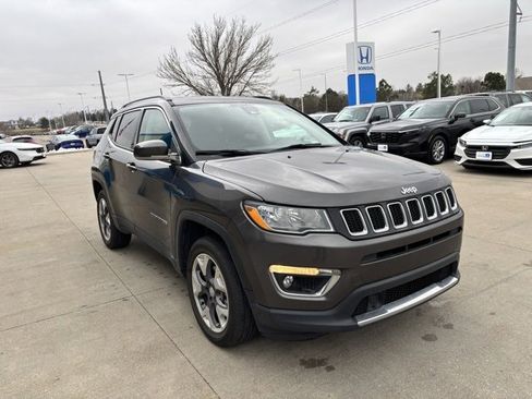 Used 2021 Jeep Compass Limited image 3
