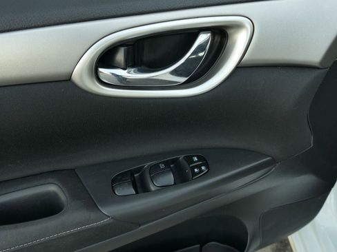 Used 2015 Nissan Sentra S image 15
