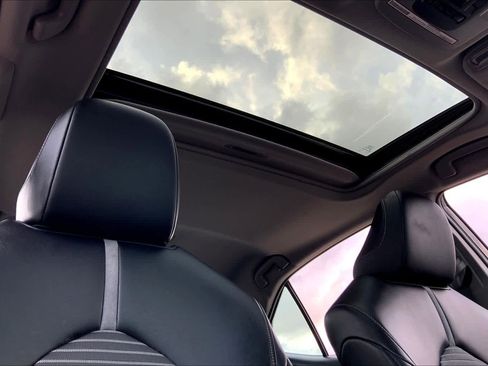 Used 2021 Toyota Camry SE w/ Convenience Package image 14