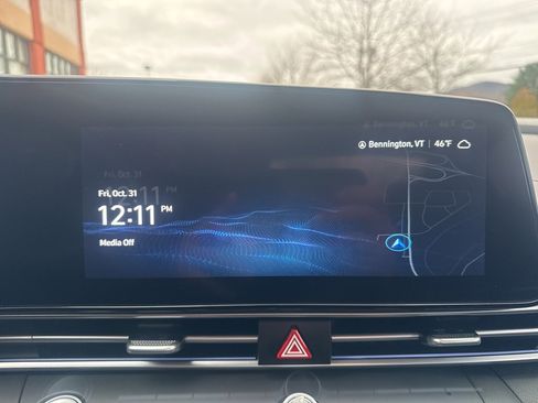 Used 2025 Hyundai Elantra SEL image 18