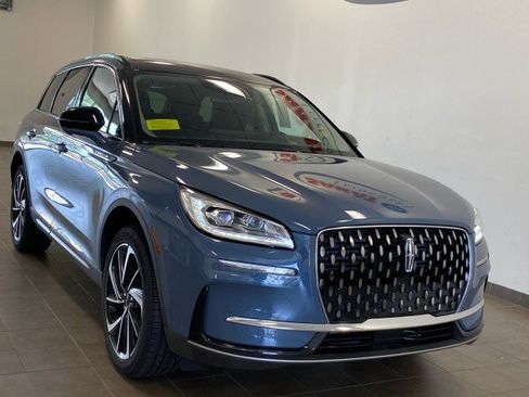 New 2025 Lincoln Corsair Reserve w/ Equipment Group 202A image 2