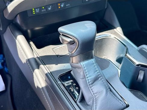 Used 2025 Lexus ES 350 w/ Premium Package FWD image 17
