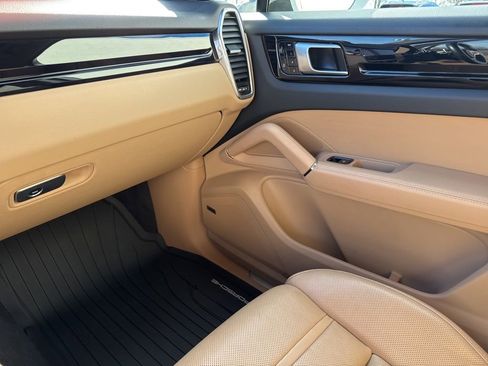 Used 2021 Porsche Cayenne image 28