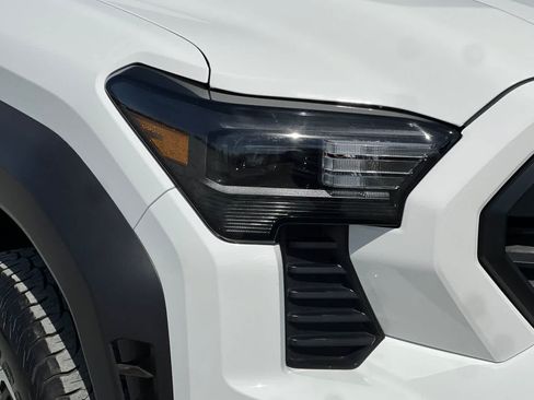 Used 2025 Toyota Tacoma TRD Off-Road AWD/4WD image 32