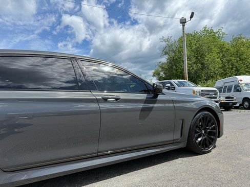 Used 2022 BMW 750i xDrive w/ M Sport Package AWD/4WD image 18