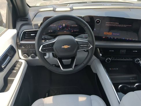 New 2025 Chevrolet Suburban Premier image 15