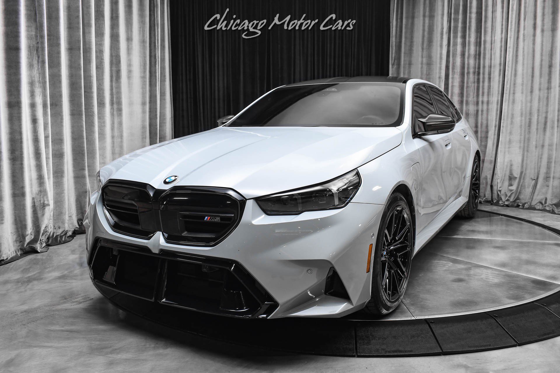 Used 2025 BMW M5 w/ Carbon Package AWD/4WD image 2