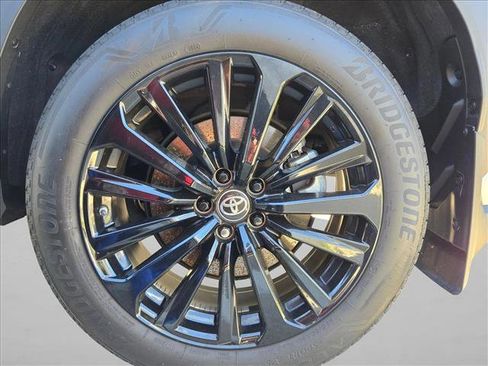 Used 2024 Toyota Highlander XSE FWD image 19